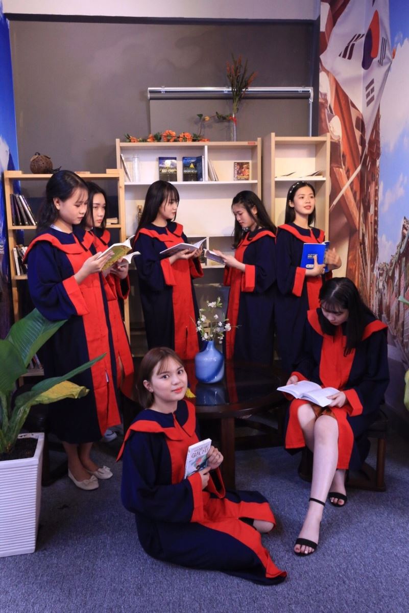 Xưởng may Aó Cử Nhân Tốt Nghiệp